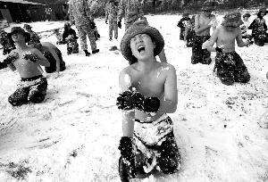 韩国学生冬令营磨练意志