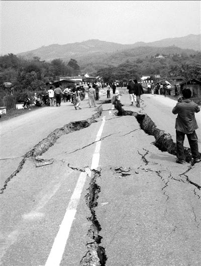 缅甸地震百余人死伤