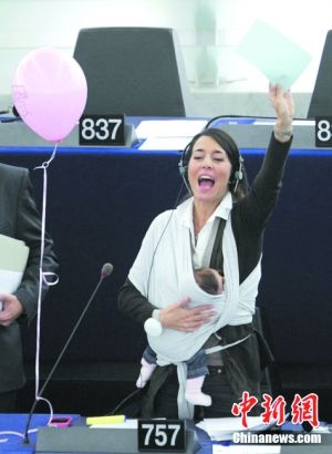 西班牙最有权势女性 生孩子不影响当首相