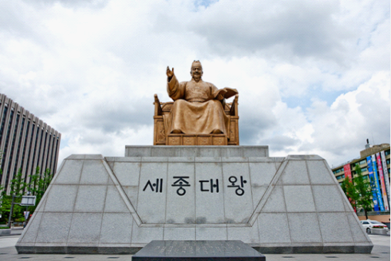 韩媒称世宗大王像英文介绍不规范 韩文与汉字