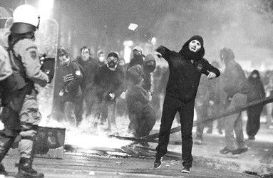 希腊民众抗议紧缩 警民冲突引发骚乱