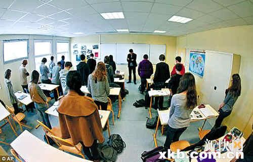 法国校园枪击案枪手疑“自拍”行凶过程