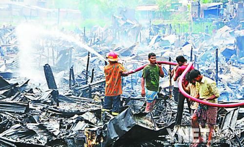 孟加拉国首都 达卡发生大火
