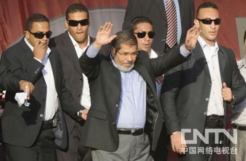 ����ʱ��6��29�����磬�¶����ڿ��������ĵĽ�Ź㳡��֧���߷����ݽ���