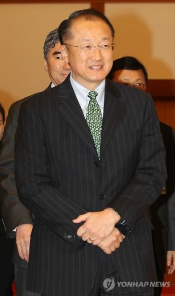 ����ͼƬ����������é˹��ѧУ�����£�Ӣ����ΪJim Yong Kim��
