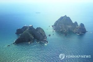 韩后日为独岛石碑揭幕