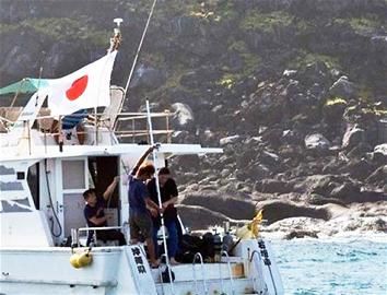 150个日本人赴钓鱼岛祭拜_新浪新闻