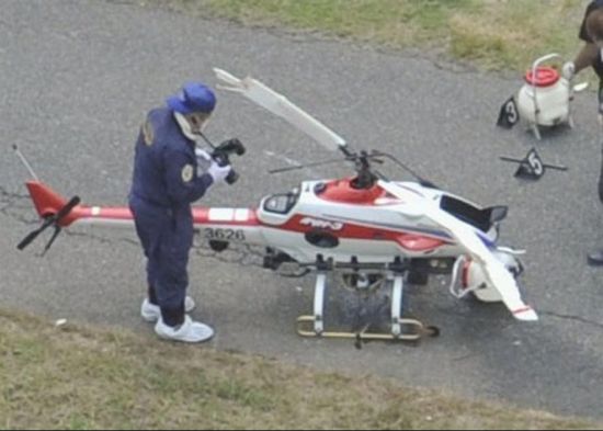 日男子用遥控直升机洒农药被螺旋桨切头身亡
