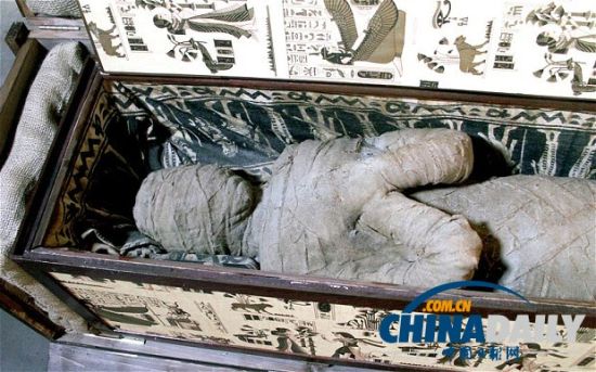 德国小男孩在祖母家阁楼里发现了一具"埃及木乃伊".