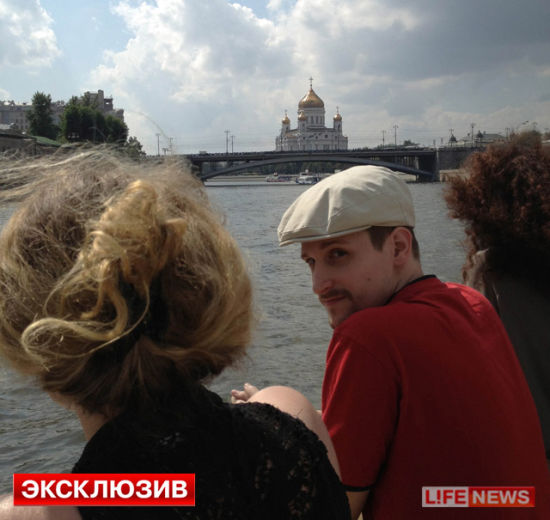 ˹ŵ��������ɫ���¡�ͷ��ñ�ӣ���Ī˹���в����δ��ӱߣ�ͼƬ��Դ������˹Life News��վ��