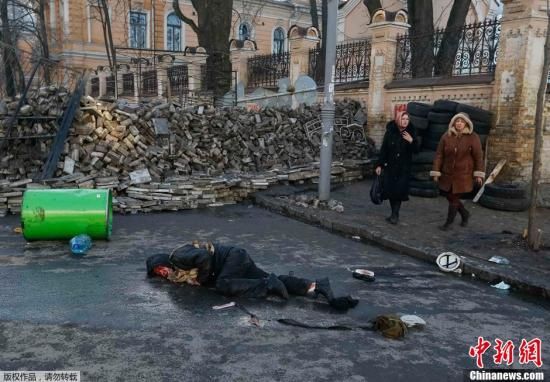 2��18�գ��ڿ����׶������������ٶȷ��������¼�������籨������һ�ֳ�ͻĿǰ�����14��ɥ������������100�����ˡ��ڿ���������������������ѵִﴦ��ά����ͳ��Ŭ��ά��İ칫�ң�������Ŭ��ά���̸��ͼΪ2��18�գ��ڿ�����������ͻ����һ����������·�ϡ�