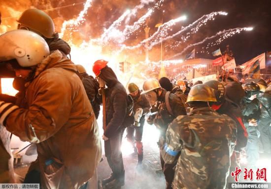 2��18�գ��ڿ����׶������������ٶȷ��������¼�������籨������һ�ֳ�ͻĿǰ�����14��ɥ������������100�����ˡ��ڿ���������������������ѵִﴦ��ά����ͳ��Ŭ��ά��İ칫�ң�������Ŭ��ά���̸��ͼΪ2��18�գ��ڿ����������ڷ�����ʾ���߾ۼ�֮����ը���̻���