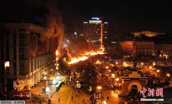 ����ʱ��2��18�������ڿ����׶�������ͷ������ͷ�����ʾ���߱�����ͻ��ͼΪ�ڿ����׶���ͻ����ɻ�һƬ��