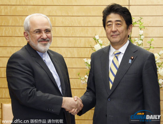 安倍会见到访日本伊朗外长扎里夫 两国将加强