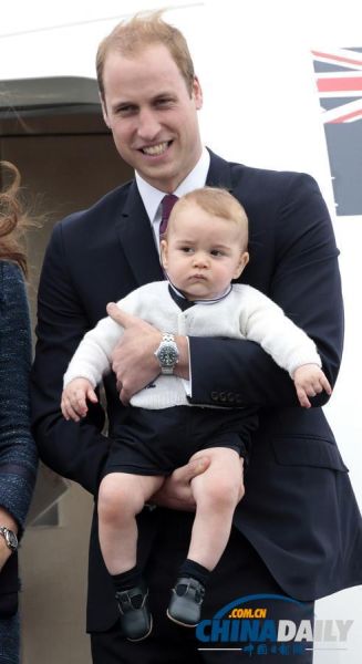 乔治小王子结束新西兰之旅 临别表情凝重似在