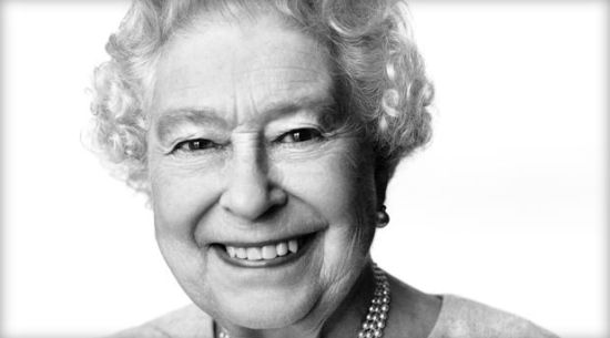 英国女王最新肖像照公布 迎接88岁生辰 - 中文