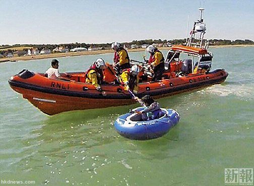 2名巴基斯坦男子划玩具船偷渡英吉利海峡|偷渡