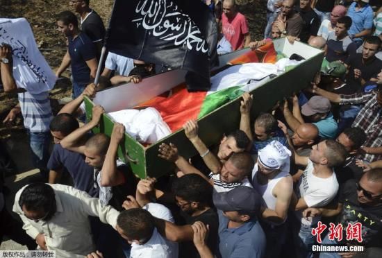 ���˽⣬7��2�գ������Ϊ16��İ���˹̹��������´���(Mohammed Abu Khudair)���չգ�֮�󱻷�����������������ɫ�б���������ıɱ�� ��ɫ�о������ڵ����С�������ͼƬ��  ����  