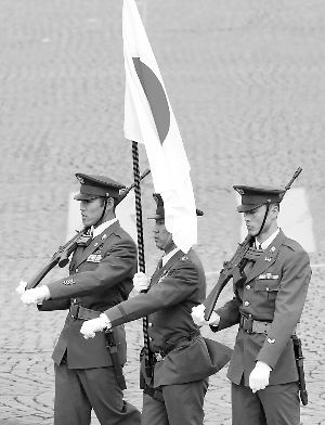 法国国庆日阅兵日本自卫队粉墨登场