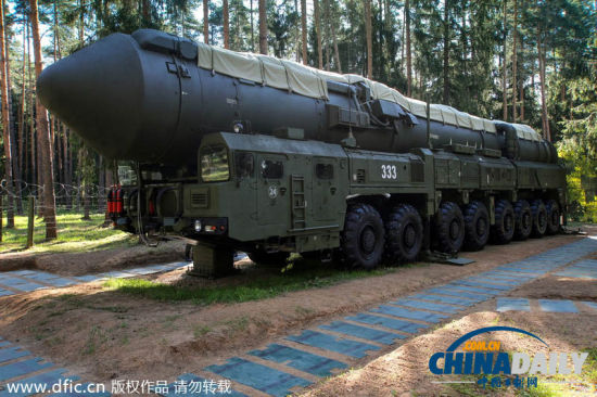 俄罗斯国防部长视察战略导弹部队 移动地面导