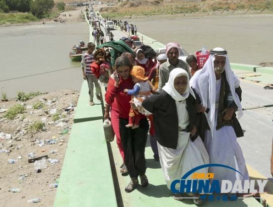 美军空袭ISIS 伊雅兹迪教派难民脱困逃往叙利亚