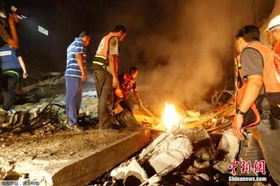 ����ͼ������˫��ͬ���ӳ���24Сʱͣ��Э���ڽ���ǰ��Сʱ�������ѡ�����˹����ɫ�з�����40ö���������ɫ����Լ�ɳ�ش�ʵʩ�����ֱ����Կ�Ϯ��