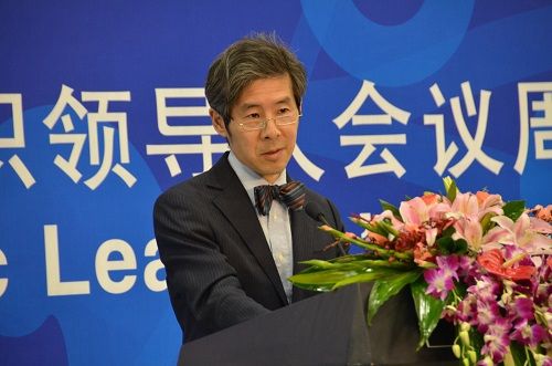 日本代表团副报道官冈庭健在吹风会上介绍有关情况。人民网记者 李彤摄 日本代表团副报道官冈庭健在吹风会上介绍有关情况。人民网记者 李彤摄