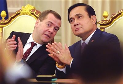 俄总理25年来首访泰国_新浪新闻