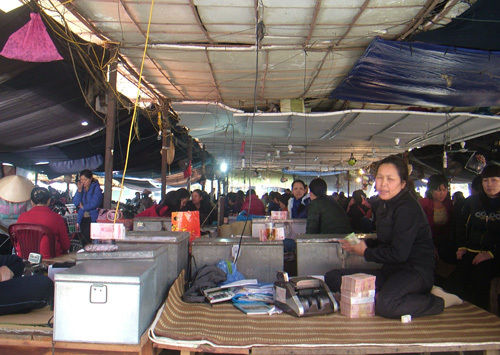 越南边境人民币兑换业生意火爆 交易额可达数