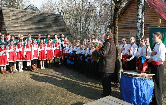 图片 正文 2月27日,在乌克兰赫梅利尼茨基州的一所乡村学校,学生们
