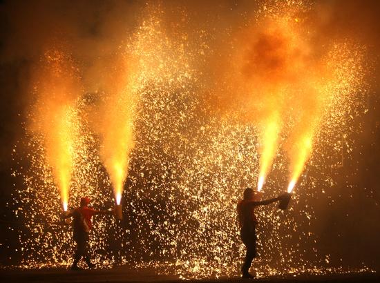 日本举行富士山封山开禁仪式焰火表演(组图)|综