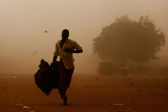 组图：尼日尔首都遭遇沙尘暴