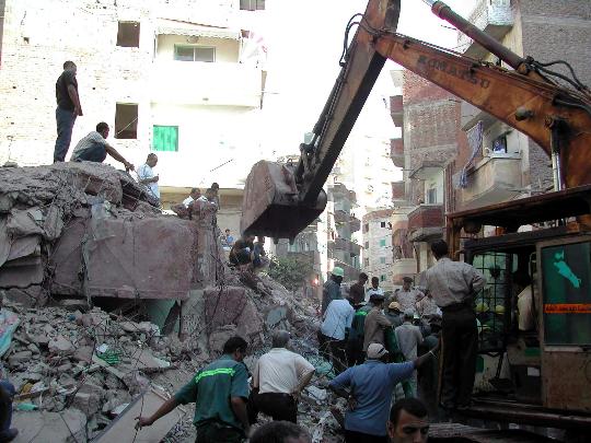 埃及发生楼房倒塌事故11人死亡10人受伤(组图)