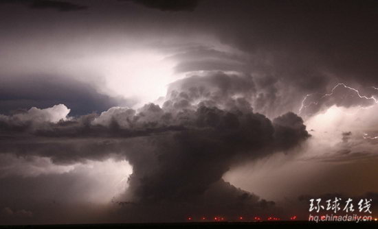 图文:龙卷风袭击美国得克萨斯州