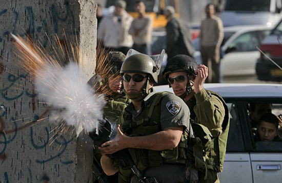 以色列警察的催泪弹