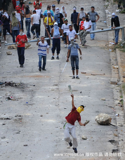 组图:阿尔及利亚首都因住房问题引发骚乱