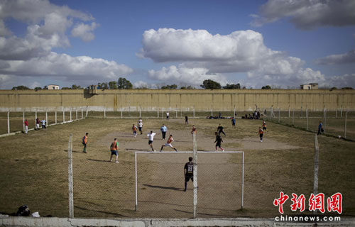 组图:阿根廷举行监狱足球赛迎接世界杯
