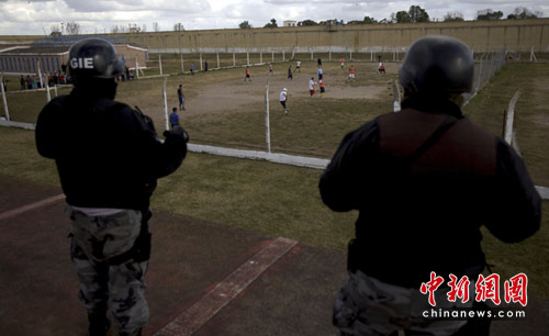 组图:阿根廷举行监狱足球赛迎接世界杯