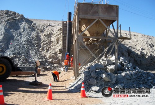 我国企业救援智利被困矿工设备组装完毕(组图