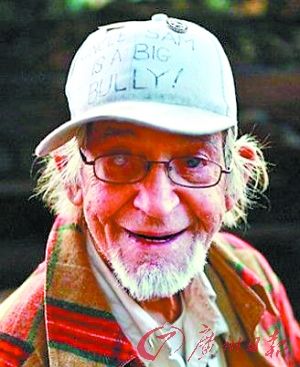 97岁的美国喜剧演员欧文·科里。
