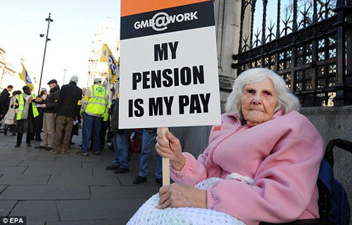 此次大罢工是因为政府削减养老金，以缓解赤字问题。 