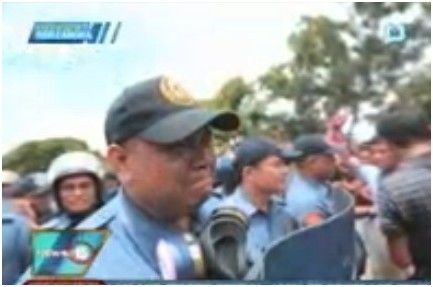 菲律宾“哭泣警察”网络暴红(图)