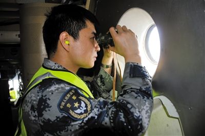 昨日，中国“南海救115”轮驶往南印度洋海域继续搜寻。新华社发