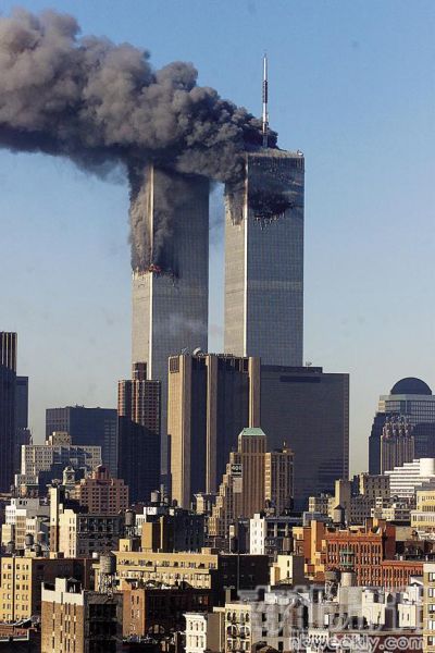 2001.9.11，拉丹精心策划的“9·11”恐怖袭击事件，一直以来都是美国人心中挥之不去的伤痛。