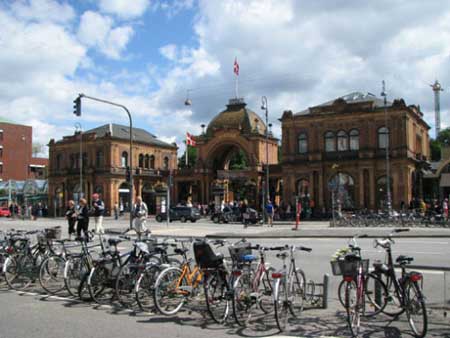 丹麦首都哥本哈根火车站的前前后后左左右右