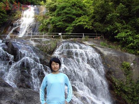 方洋的体育很好,爱好打羽毛球、画画,尤其喜欢跑步,在学校的运动会上经常拿第一。 方洋的体育很好,爱好打羽毛球、画画,尤其喜欢跑步,在学校的运动会上经常拿第一。