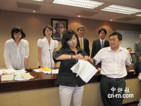 台湾承认大陆学历 仍限制大陆生考公务员(组图