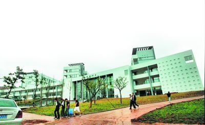 湖南长沙28万学生职教城学习图