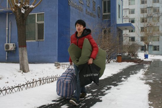 北京美国英语语言学院雪中迎来新学期(图)