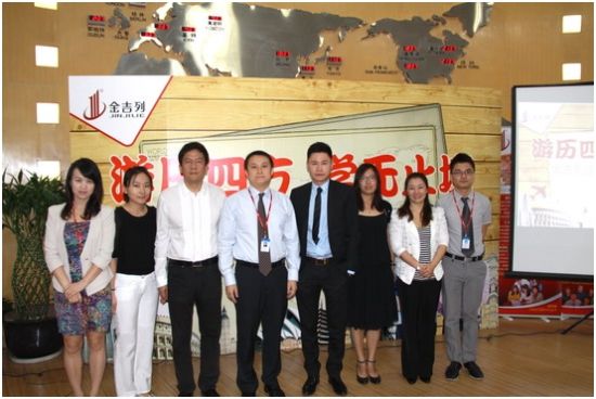 ��ϯ�������ķ���ѧ��ֹ�������й�����ѧ��Ŀ������ʽ�쵼�α���Ӱ